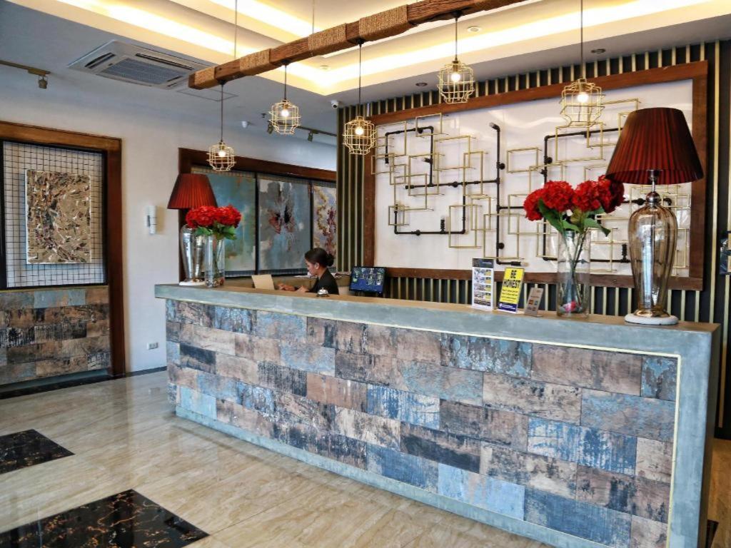 Big Hotel Suites Mandaue City Exterior photo