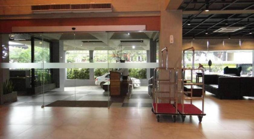 Big Hotel Suites Mandaue City Exterior photo