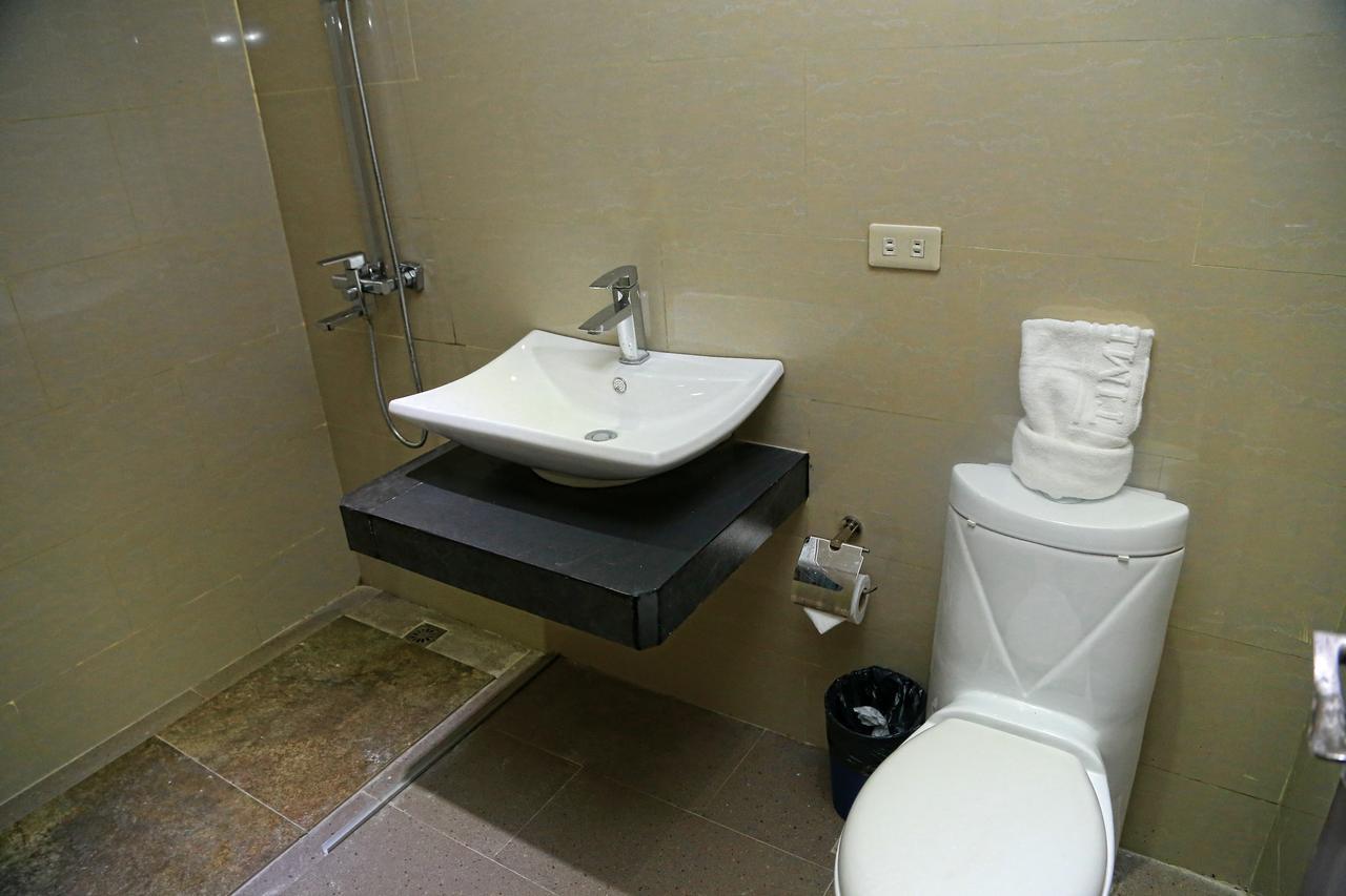 Big Hotel Suites Mandaue City Exterior photo