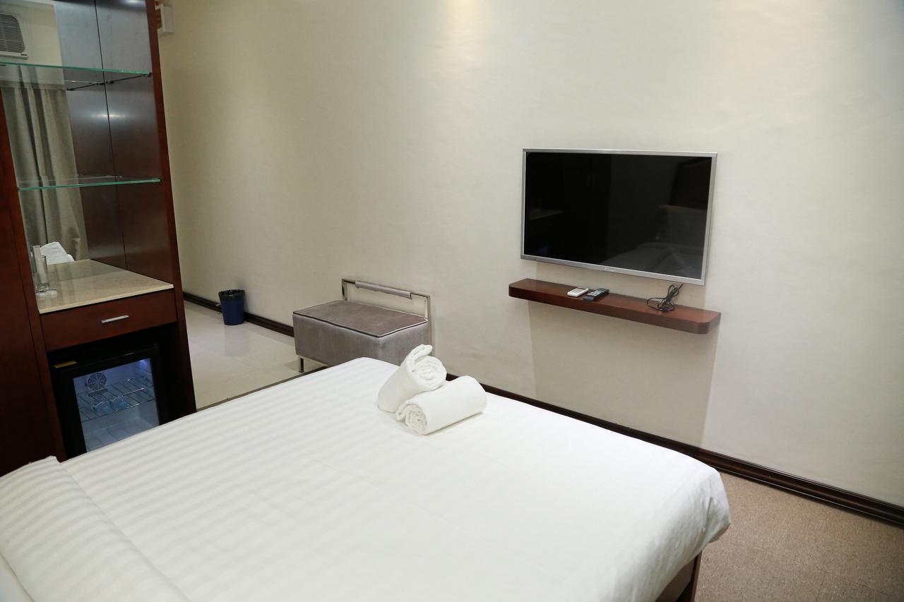 Big Hotel Suites Mandaue City Exterior photo